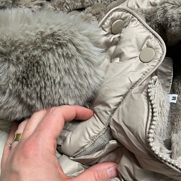 NWOT tan puffer‎ jacket with removable fur hood - Picture 3 of 5
